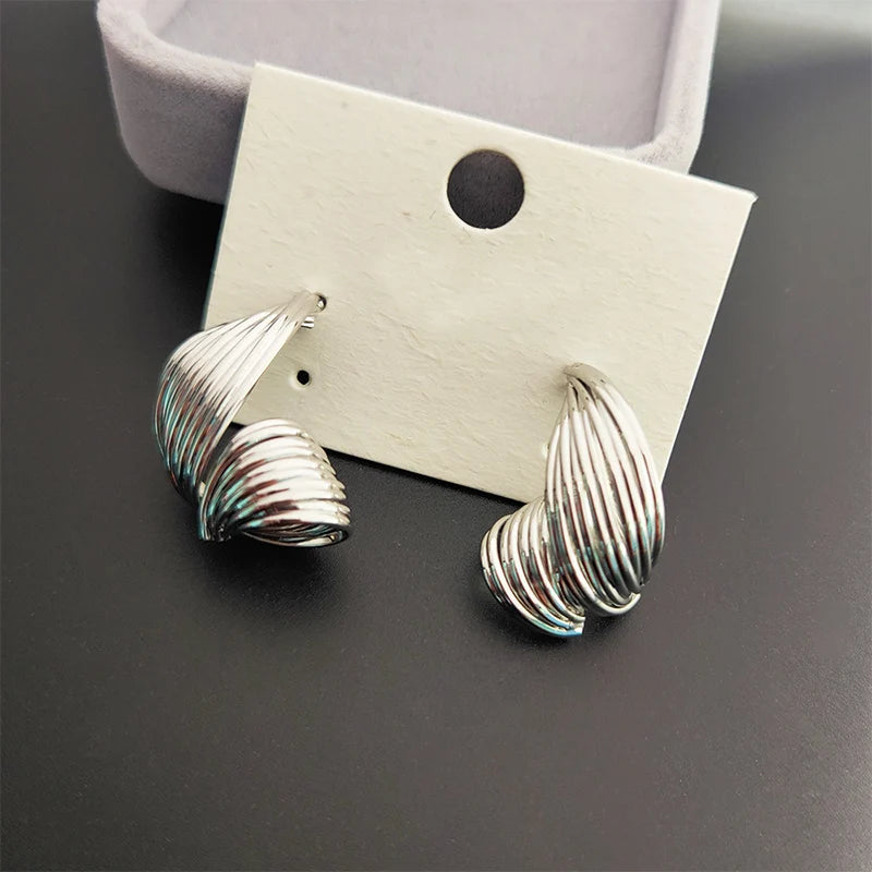 Metal earrings for women with 18k gold-plated silver ear studs