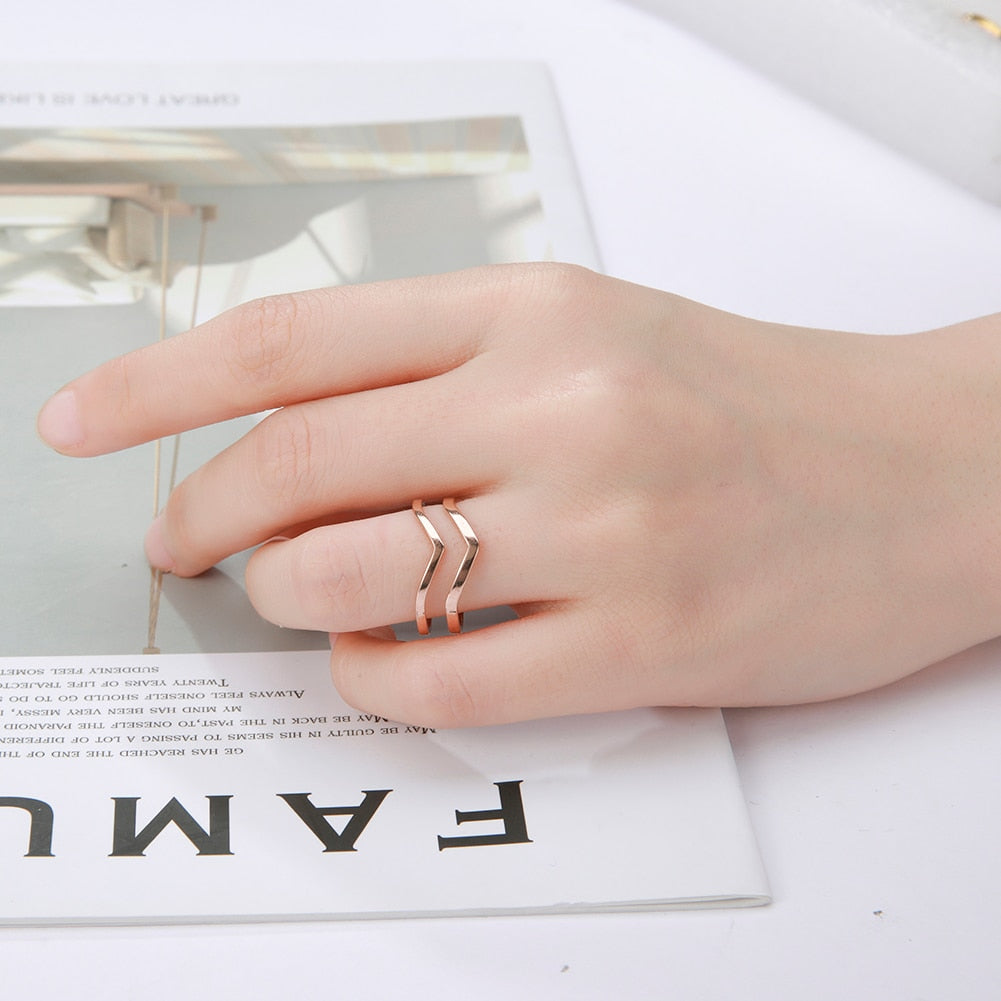 Simple Geometrical Wave Ring Stainless Steel Gold Color Party Finger Rings Jewelry Birthday Gift for Women Girls