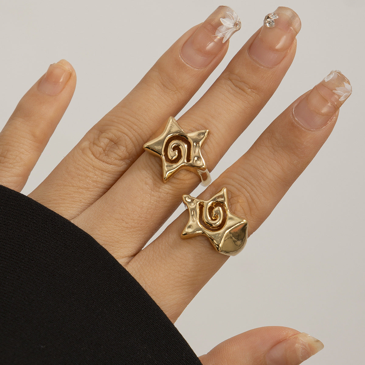 Cold and niche three-dimensional star shaped rings with spicy and beautiful mouth opening English letter bracelets