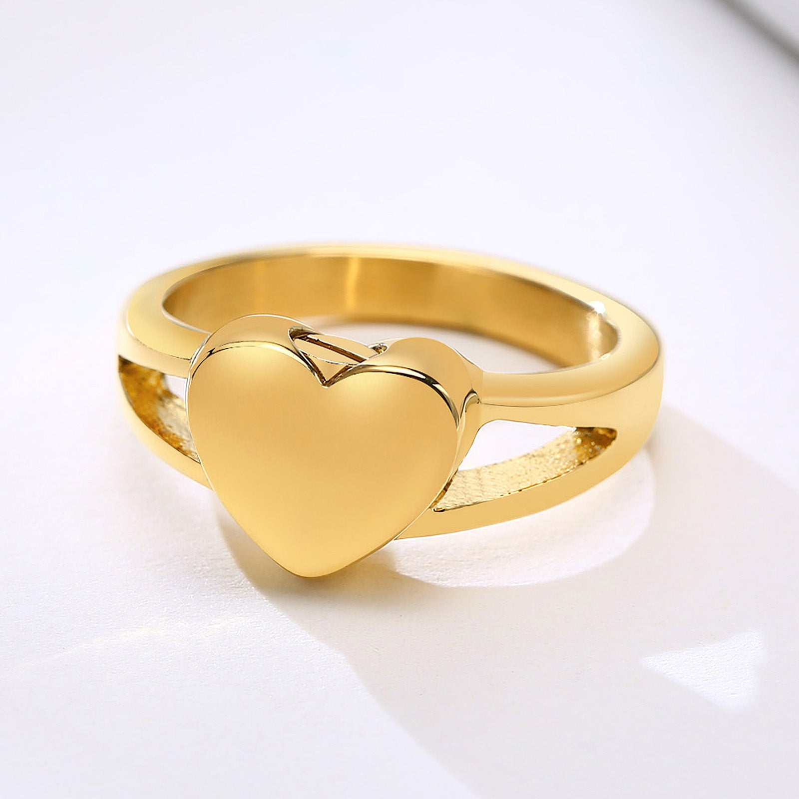 Love titanium steel heart-shaped urn casting ring that can be opened for women's pet rings in gold