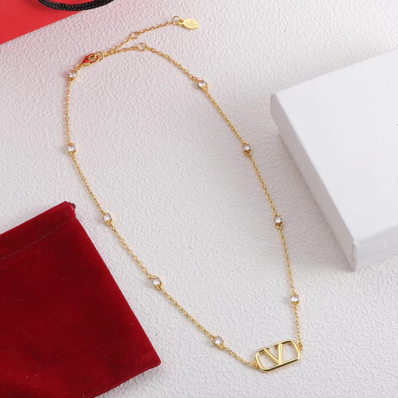 Fashionable V Letter Rhinestone Necklace for Women, French Chic Minimalist Everyday Versatile Choker Chain