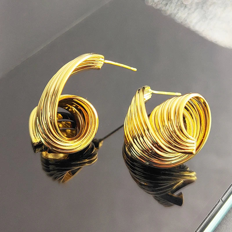 Metal earrings for women with 18k gold-plated silver ear studs