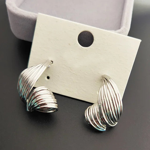 Metal earrings for women with 18k gold-plated silver ear studs