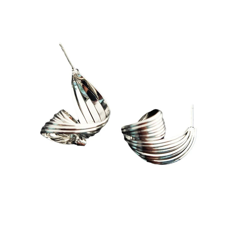 Metal earrings for women with 18k gold-plated silver ear studs