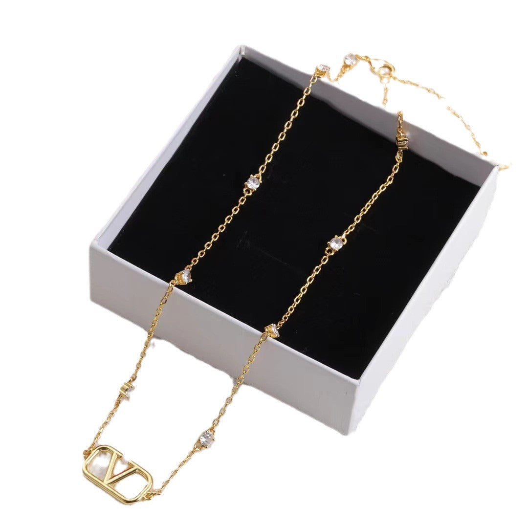 Fashionable V Letter Rhinestone Necklace for Women, French Chic Minimalist Everyday Versatile Choker Chain