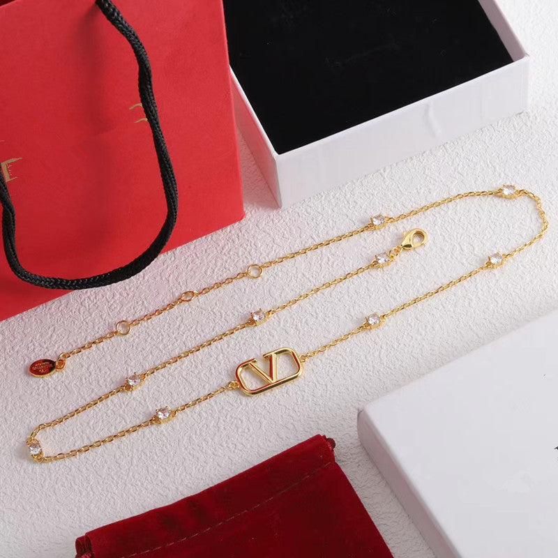 Fashionable V Letter Rhinestone Necklace for Women, French Chic Minimalist Everyday Versatile Choker Chain