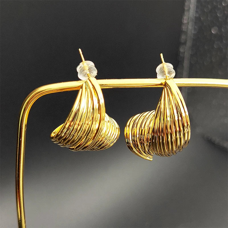 Metal earrings for women with 18k gold-plated silver ear studs