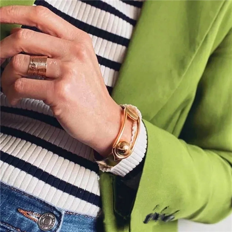 Retro Brass Gold Color Metal Bracelets Geometric Buckle Bangles for Women Jewelry European American Luxury Accessories Gifts