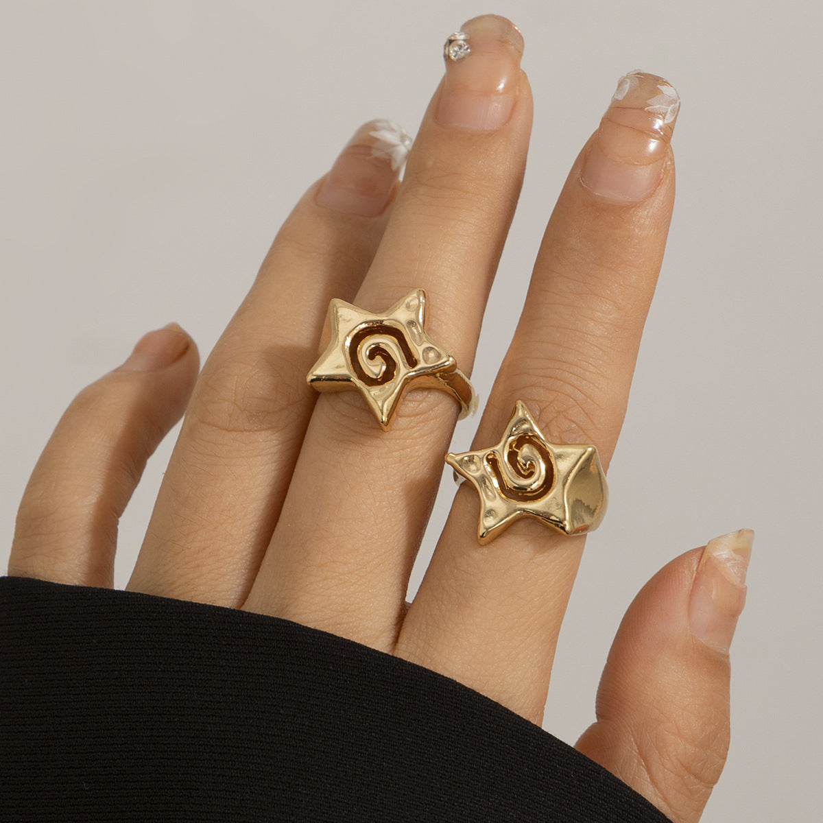 Cold and niche three-dimensional star shaped rings with spicy and beautiful mouth opening English letter bracelets