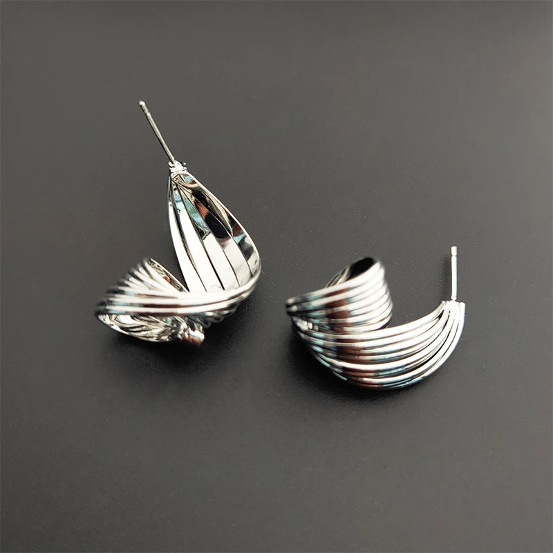 Metal earrings for women with 18k gold-plated silver ear studs