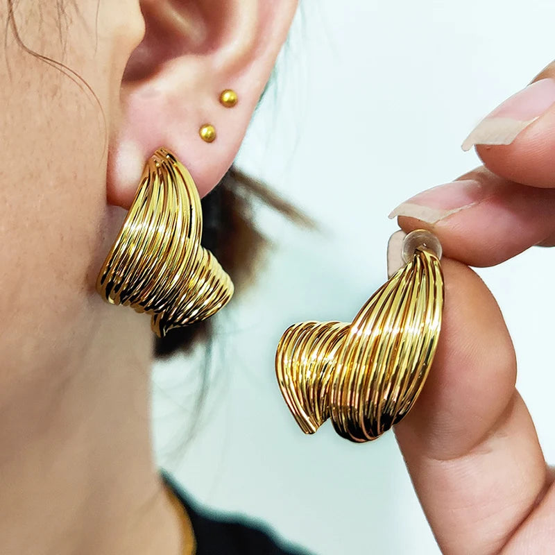 Metal earrings for women with 18k gold-plated silver ear studs